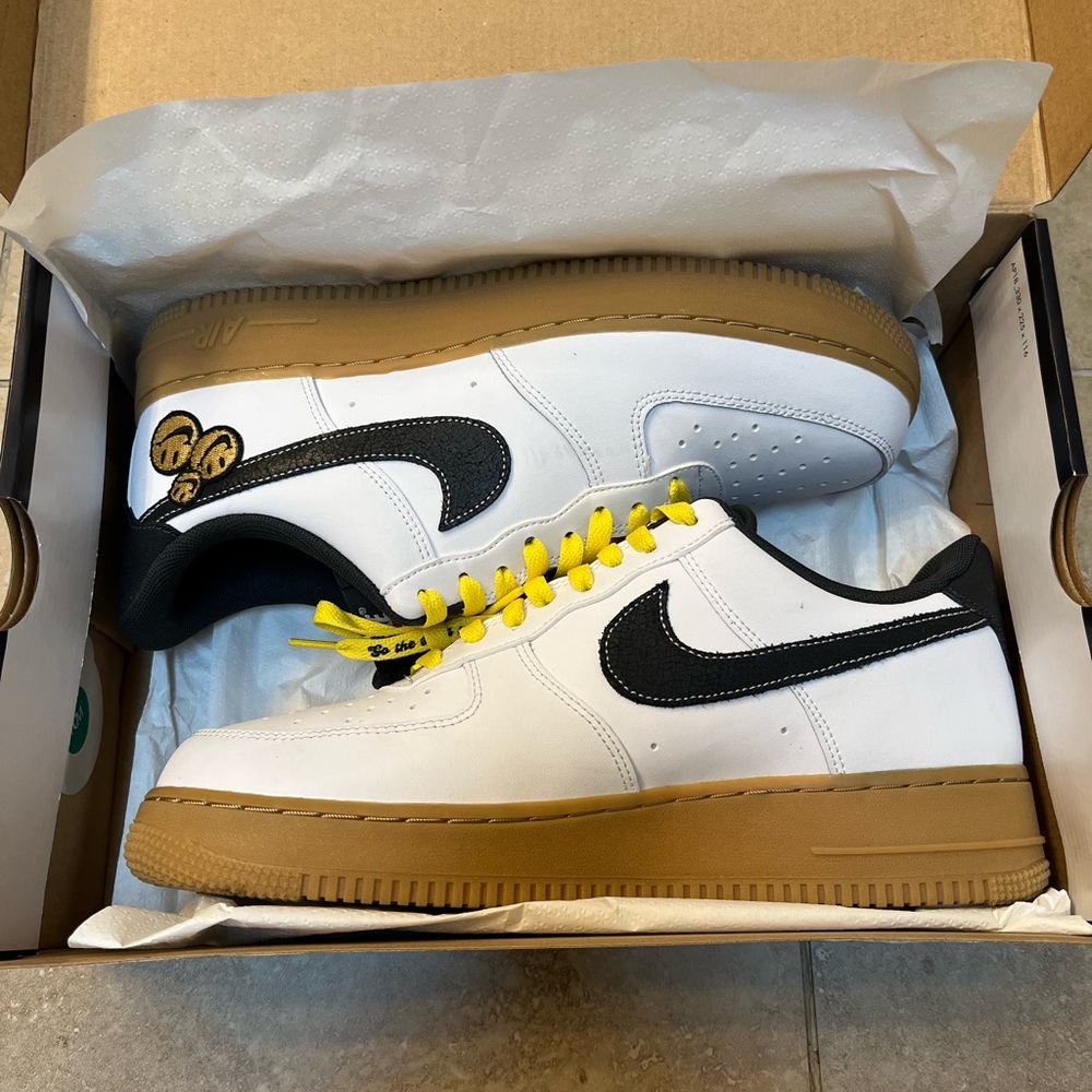 Nike - Air Force 1 ‘07 LV8 - size 9.5 - white/anthracite-yellow strike